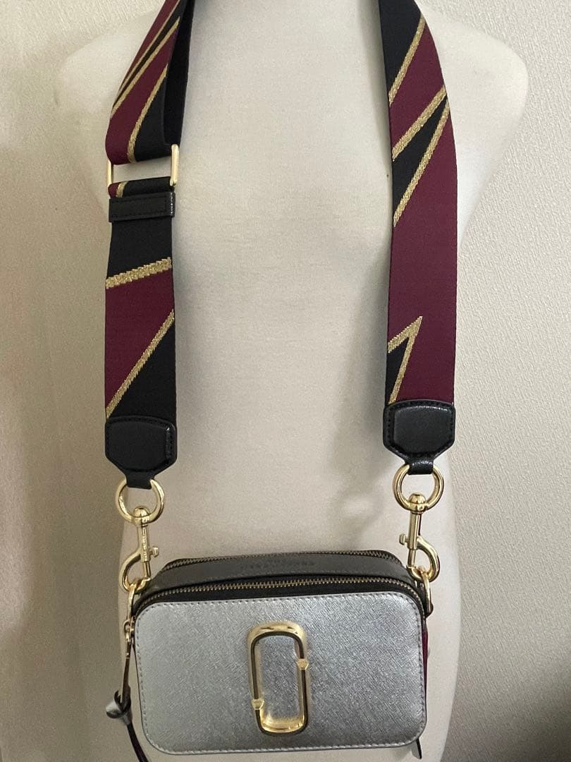マークジェイコブス　MARCJACOBS スナップショットバックシルバー