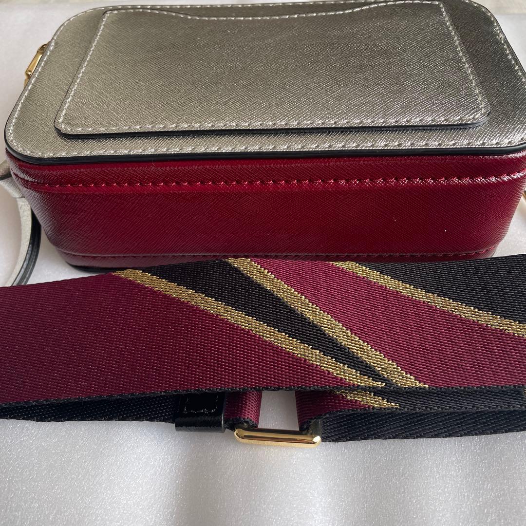 マークジェイコブス　MARCJACOBS スナップショットバックシルバー