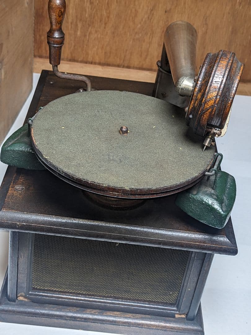 木製手動式蓄音機 元箱付き　クトウ蓄音機