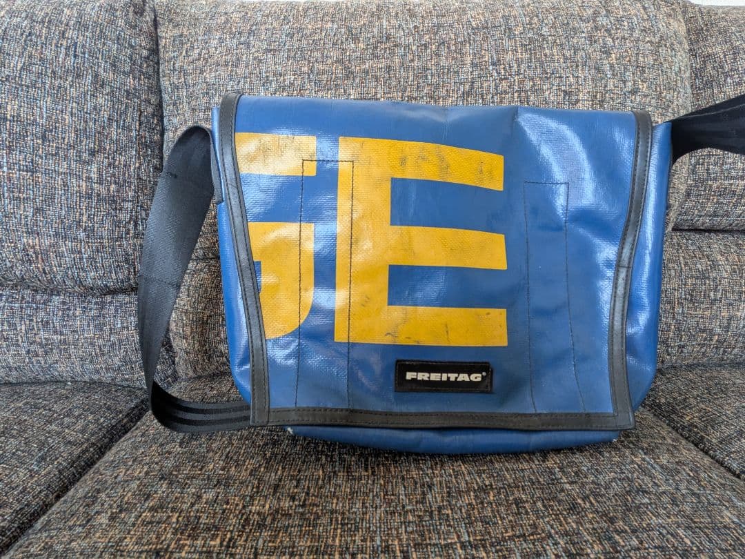 最終お値下げ！FREITAG　ショルダーバッグ　ブルー