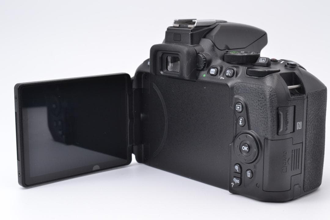 ニコン　Nikon D5600 ダブルズームキット 元箱付