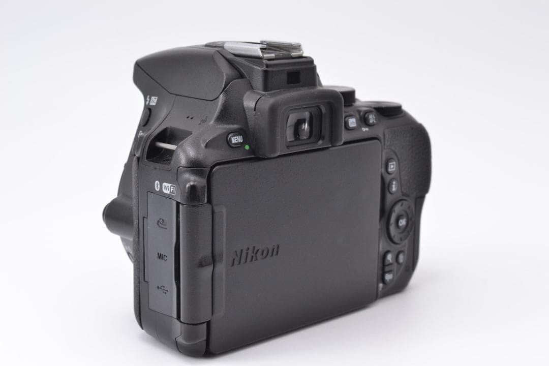 ニコン　Nikon D5600 ダブルズームキット 元箱付