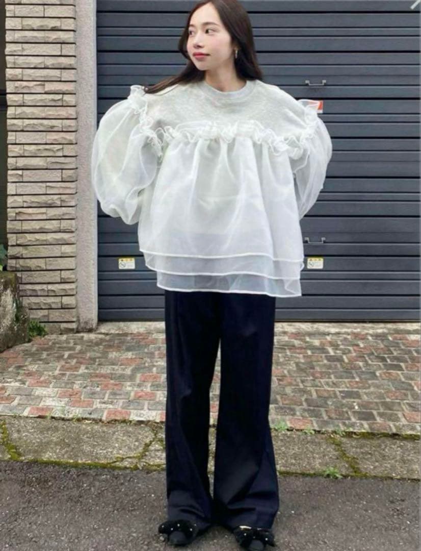 Bibiy ビビィANNA PUFF TOP フリルスウェット