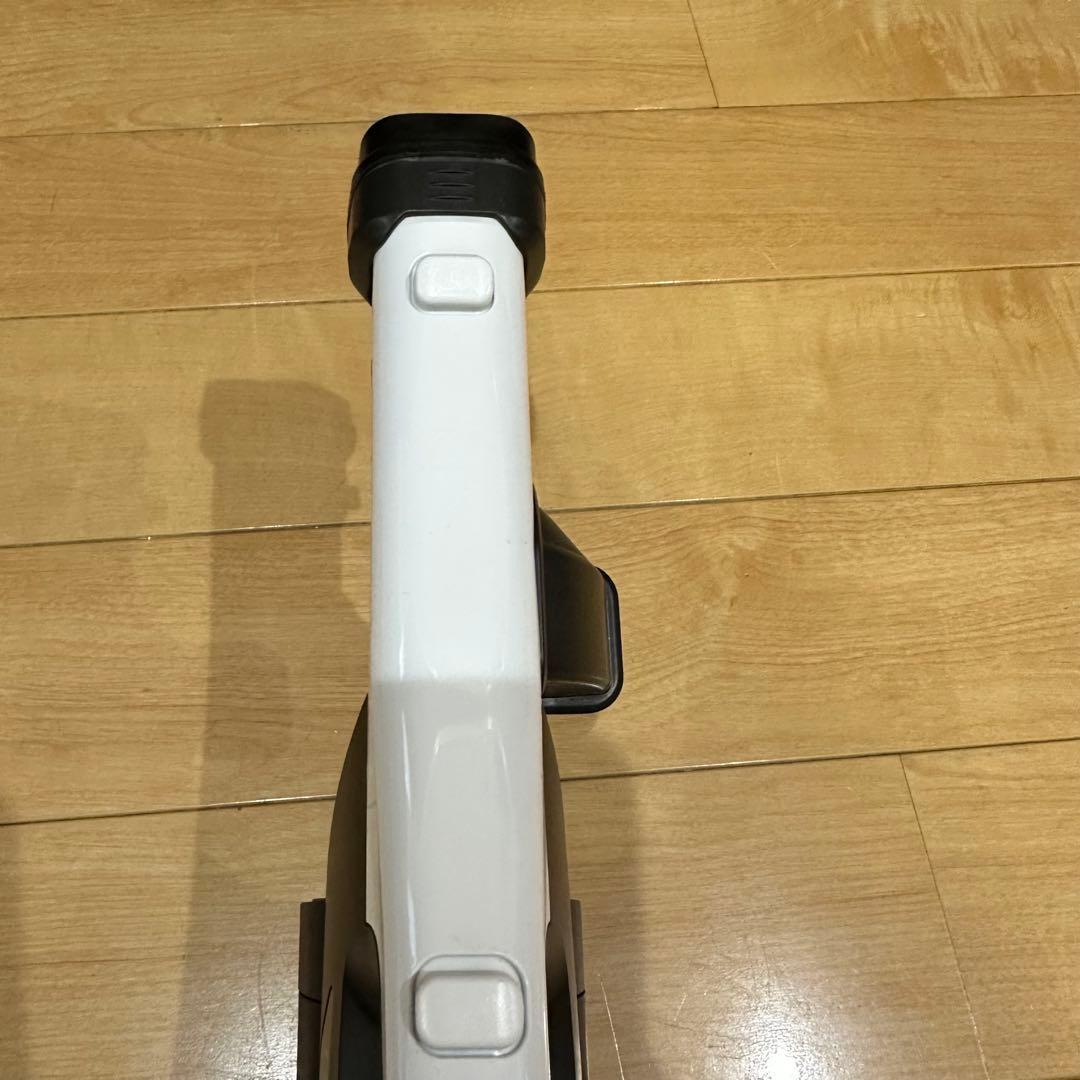 日立　充電式掃除機　付属品付き　PV-BKL11G