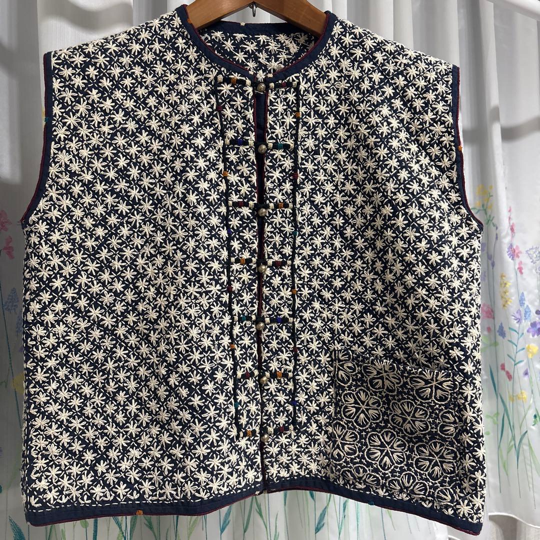 ヤオ族　一点もの　エスニック　新品　手刺繍　タイ　民族衣類　ベスト