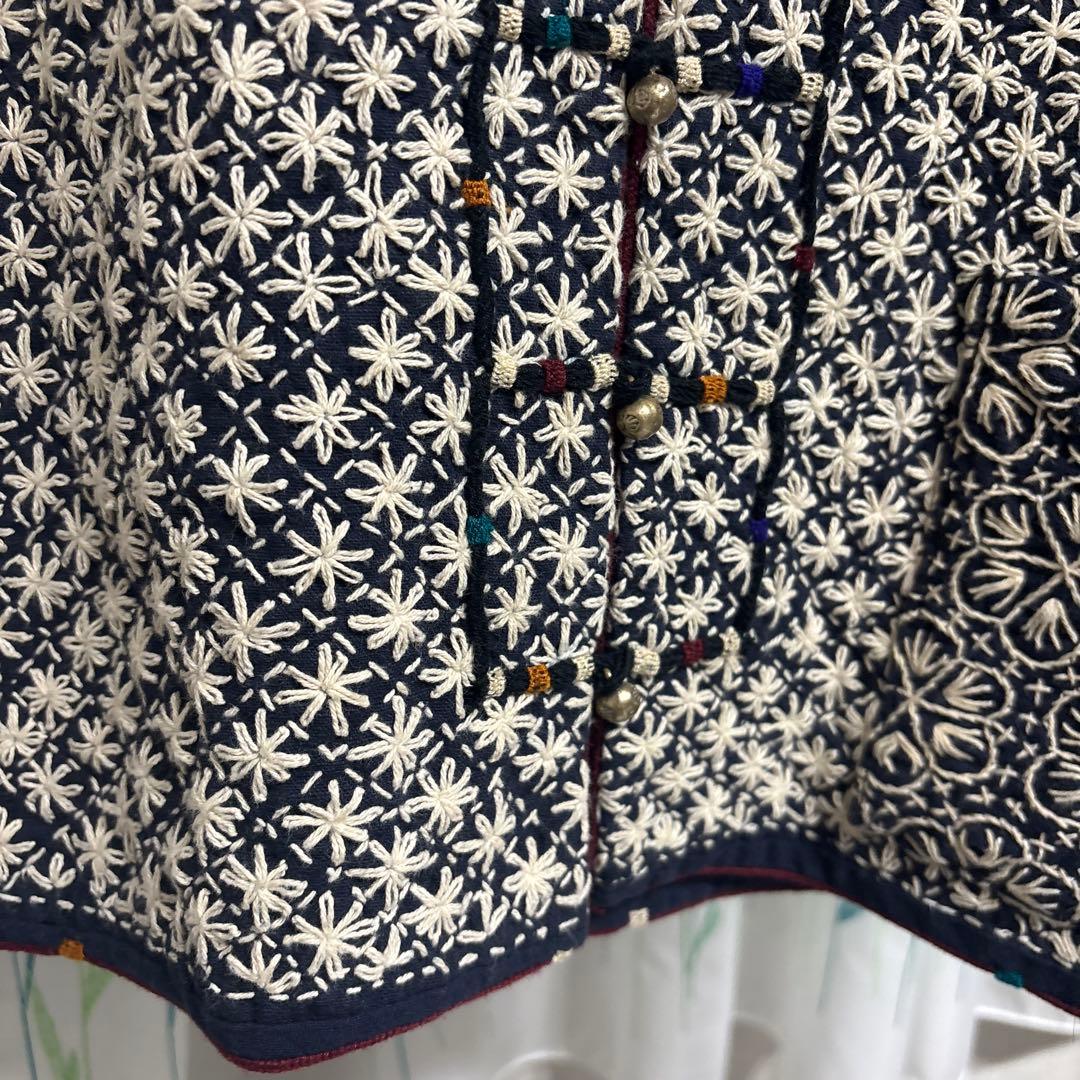 ヤオ族　一点もの　エスニック　新品　手刺繍　タイ　民族衣類　ベスト