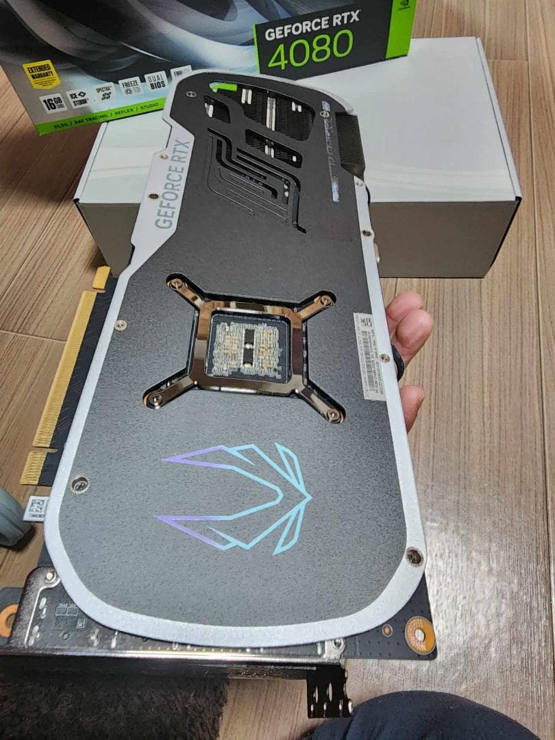 ZOTAC GAMING GeForce RTX 4080 本体