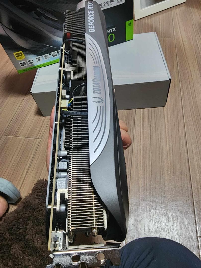 ZOTAC GAMING GeForce RTX 4080 本体