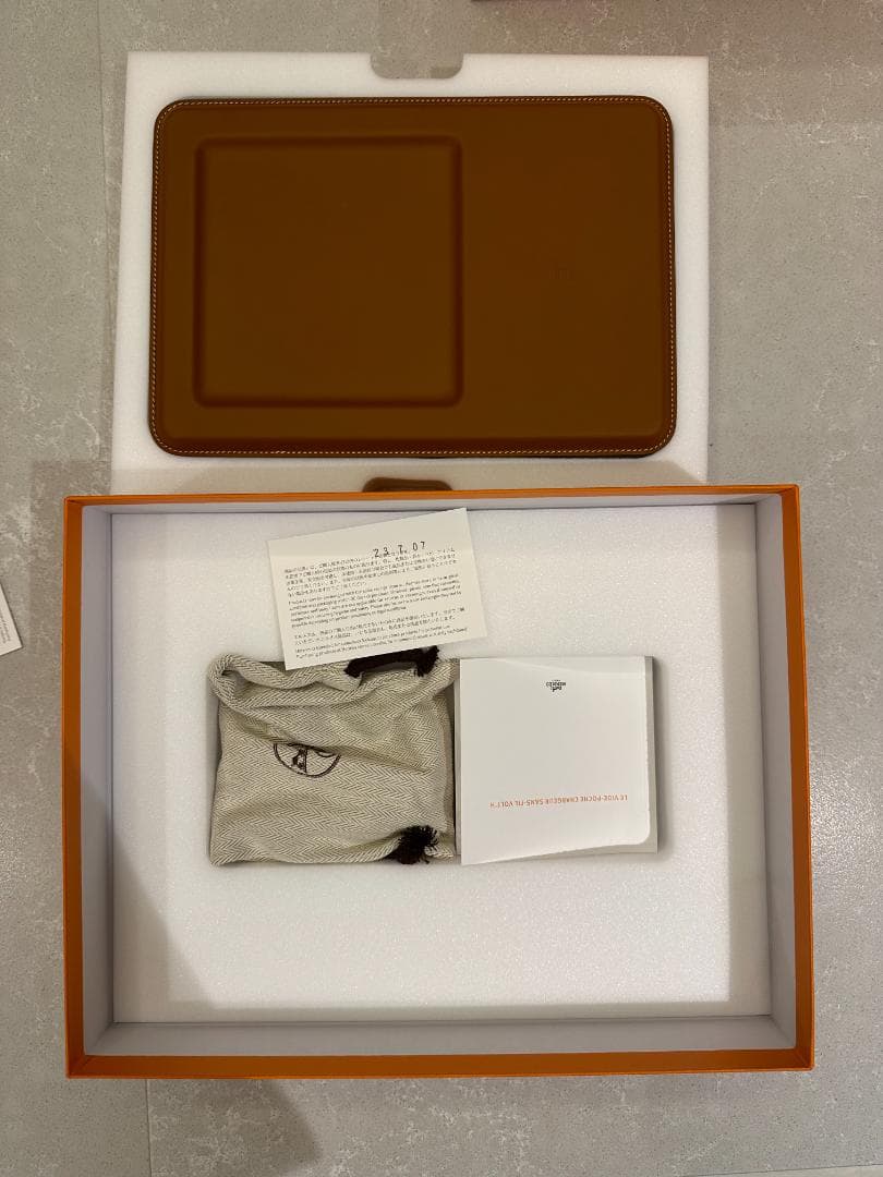 HERMESエルメスヴィド・ポッシュ ワイヤレス充電器 《ヴォルトH》