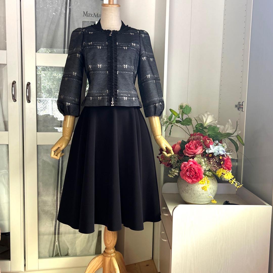 極美品　ルネ　シルエットを綺麗に見せるデザイン　フレアワンピース 黒