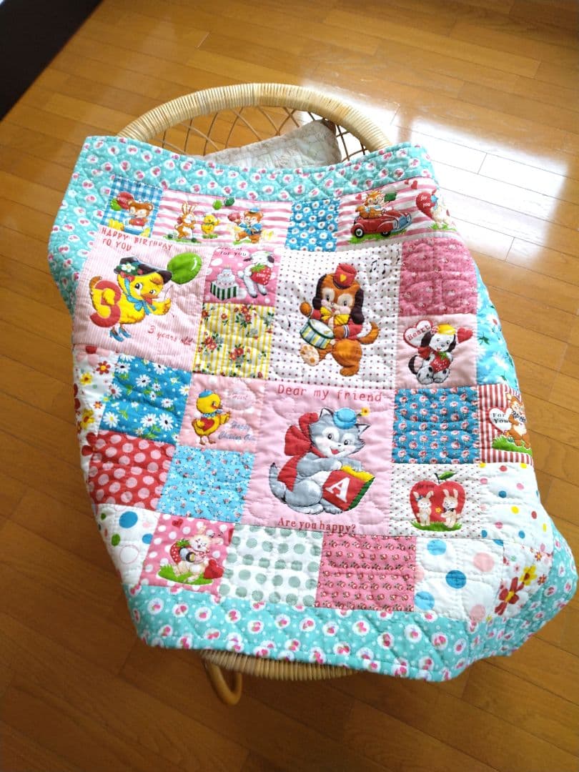 ベビーブランケット　キルト　アニマル　手縫い　ハンドメイド　79×86cm