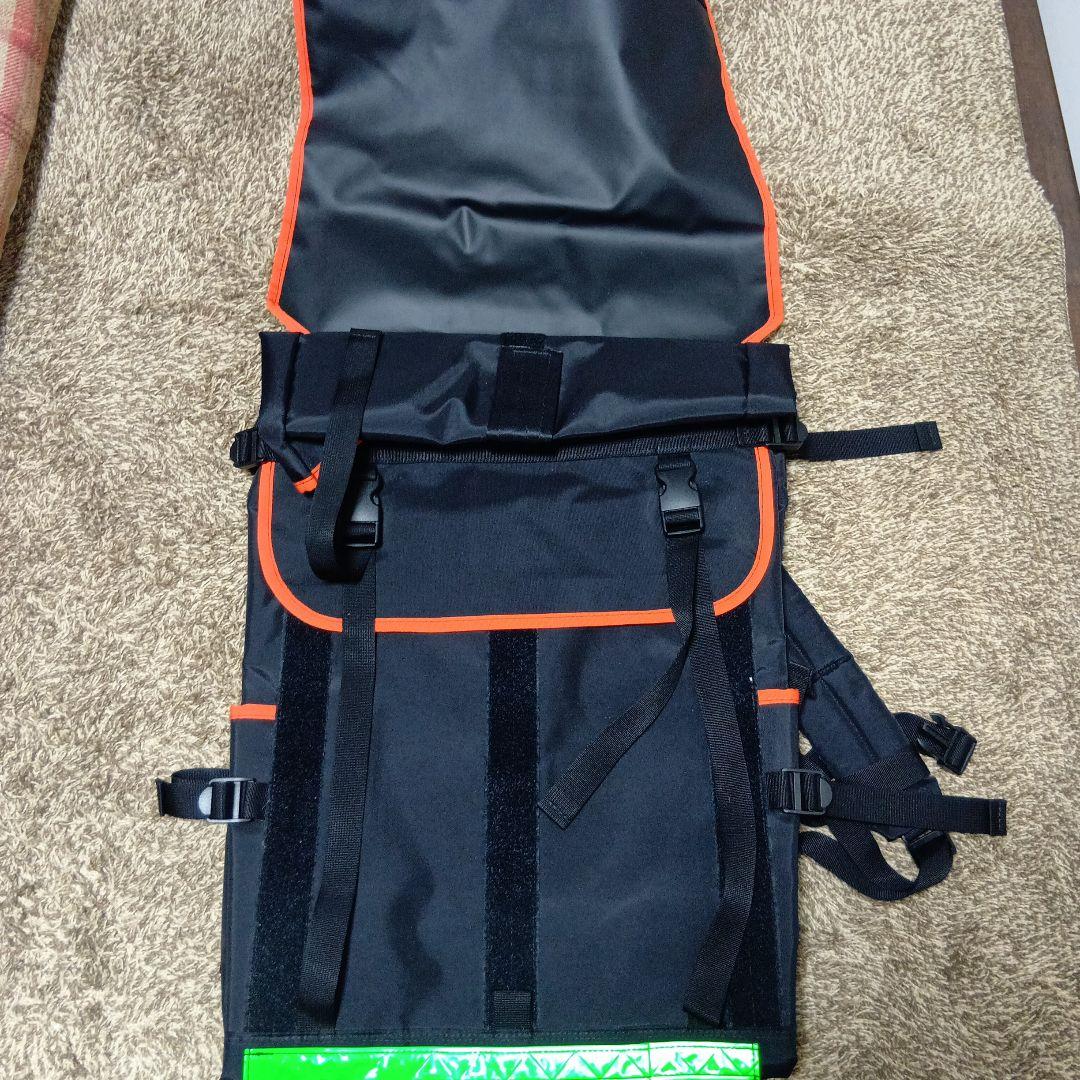 スペースエイジ　大型ナイロンメッセンジャーバッグ 黒/オレンジ