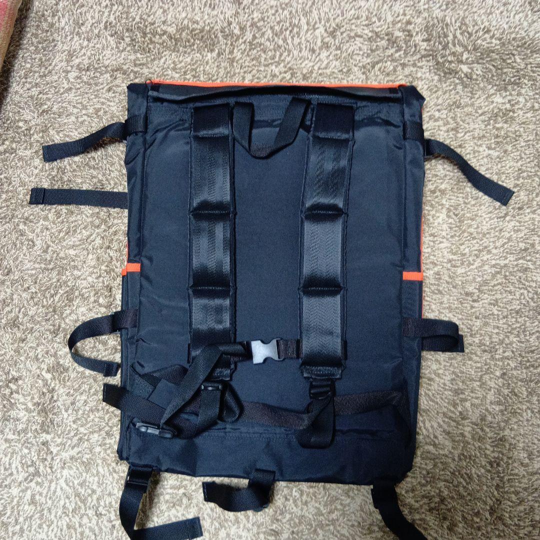 スペースエイジ　大型ナイロンメッセンジャーバッグ 黒/オレンジ