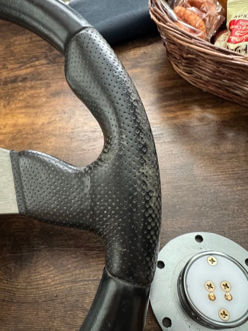 MOMO ステアリング レザー製