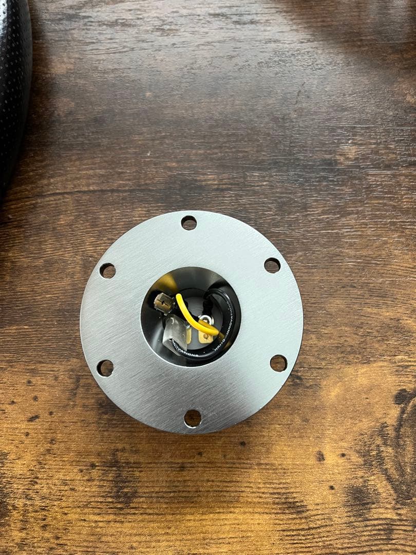 MOMO ステアリング レザー製