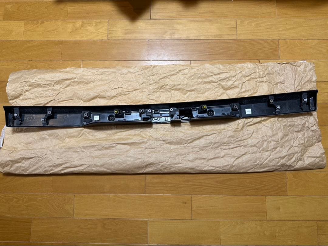 新車外し　ランクル250 バックドア　リアガーニッシュ