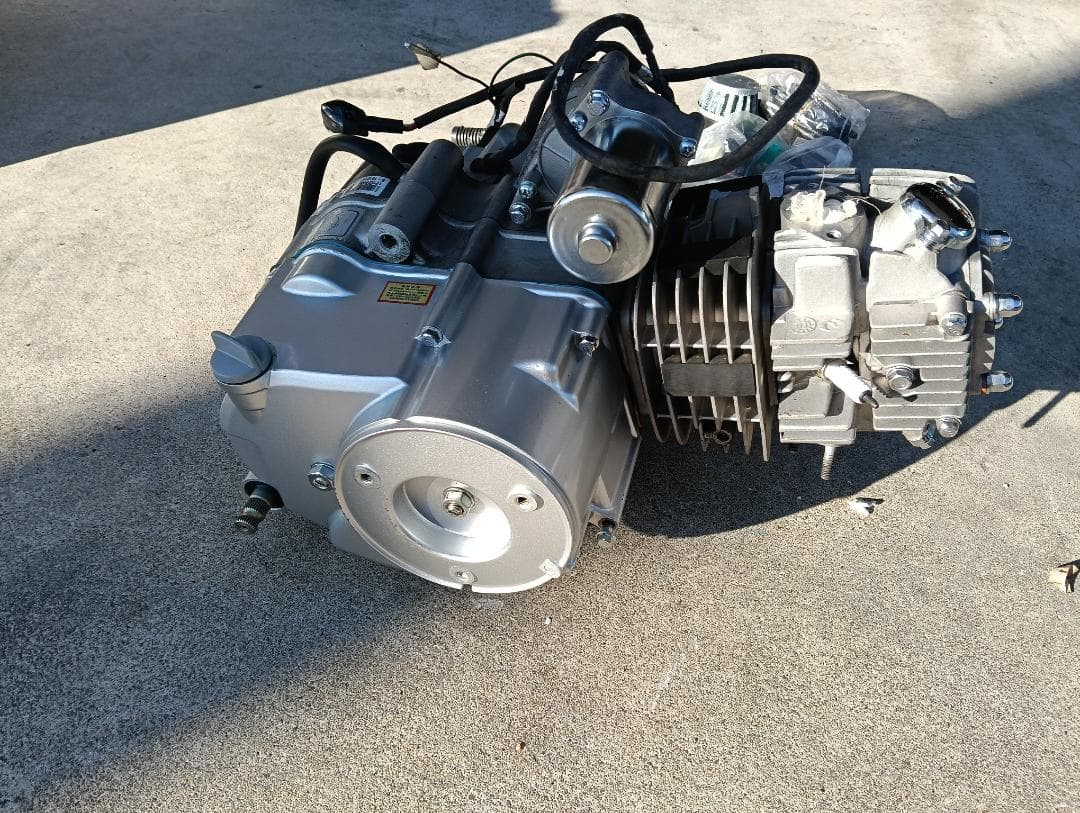 中古　中華エンジン リーファン125　カブ　モンキー等 4速 セル付き 付属品付