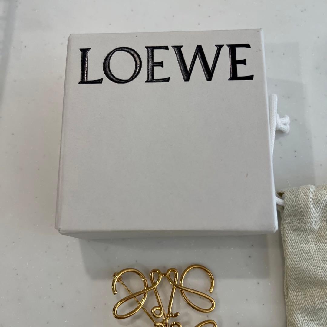 LOEWE ゴールドリボンブローチ　ロエベ　ブローチ