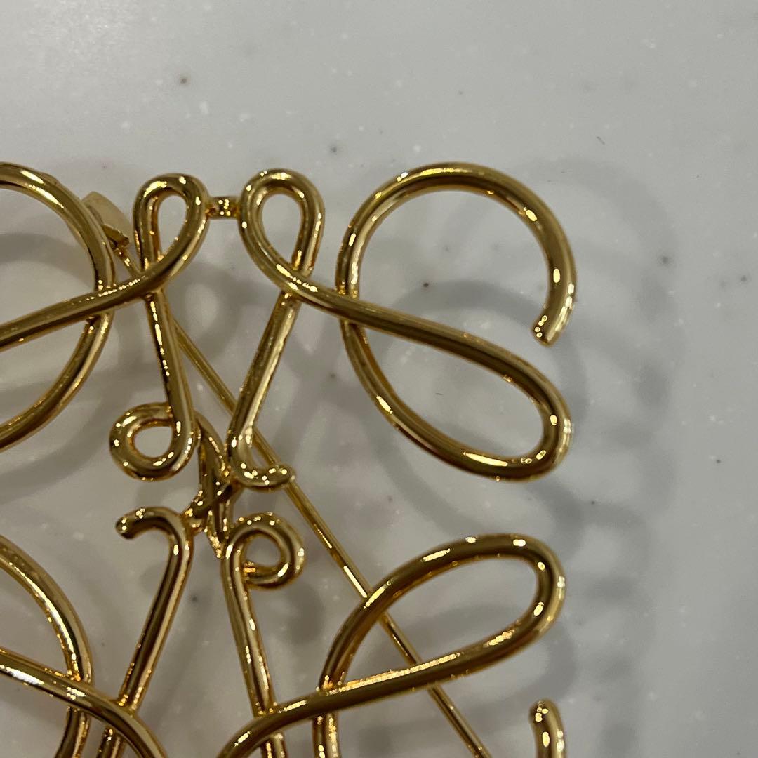 LOEWE ゴールドリボンブローチ　ロエベ　ブローチ