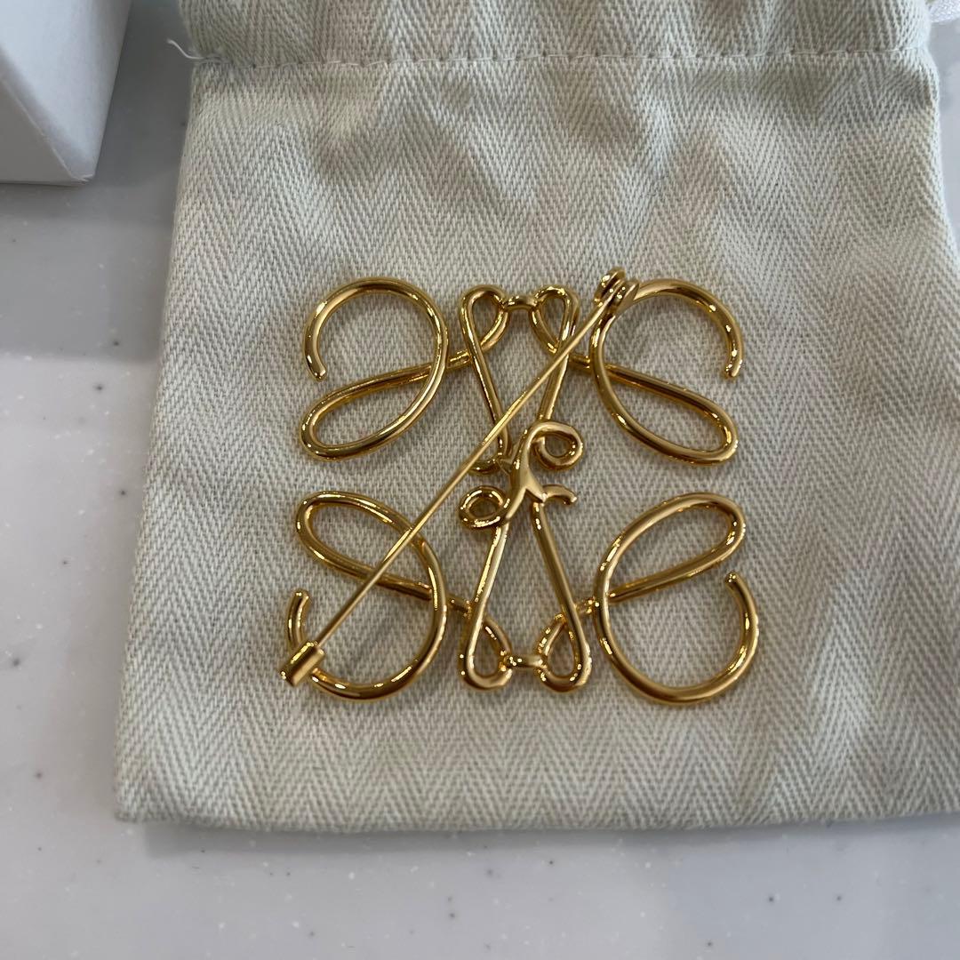 LOEWE ゴールドリボンブローチ　ロエベ　ブローチ