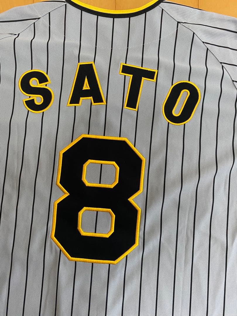 佐藤輝明選手 ユニフォーム 阪神タイガース