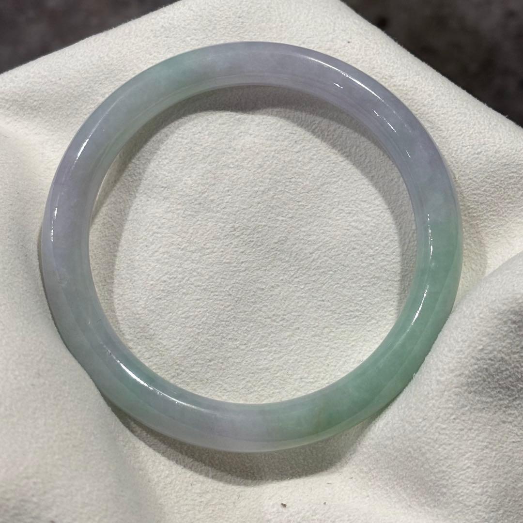 ミャンマー産天然本翡翠　A貨　春彩色　バングル　〜57