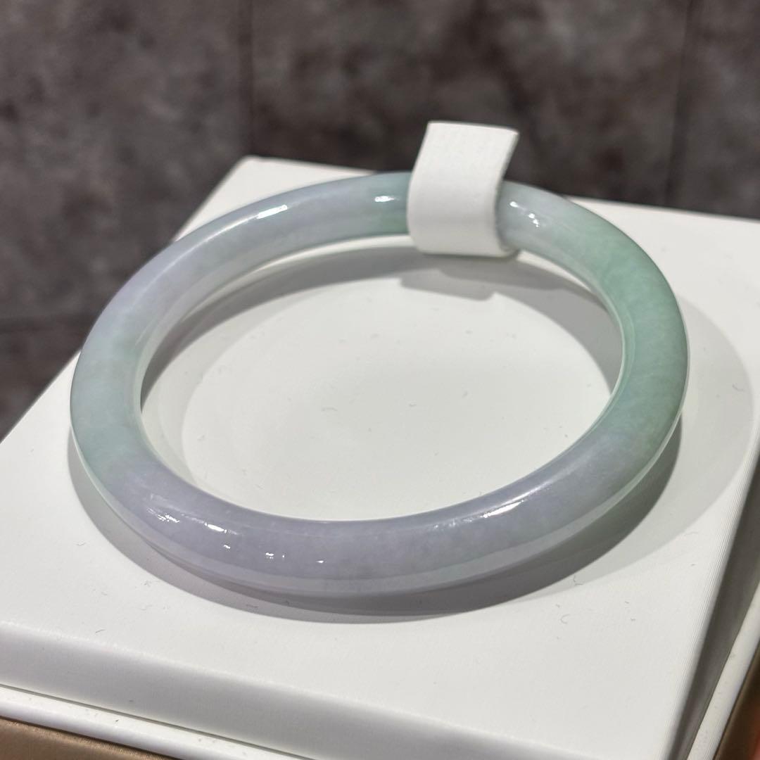 ミャンマー産天然本翡翠　A貨　春彩色　バングル　〜57