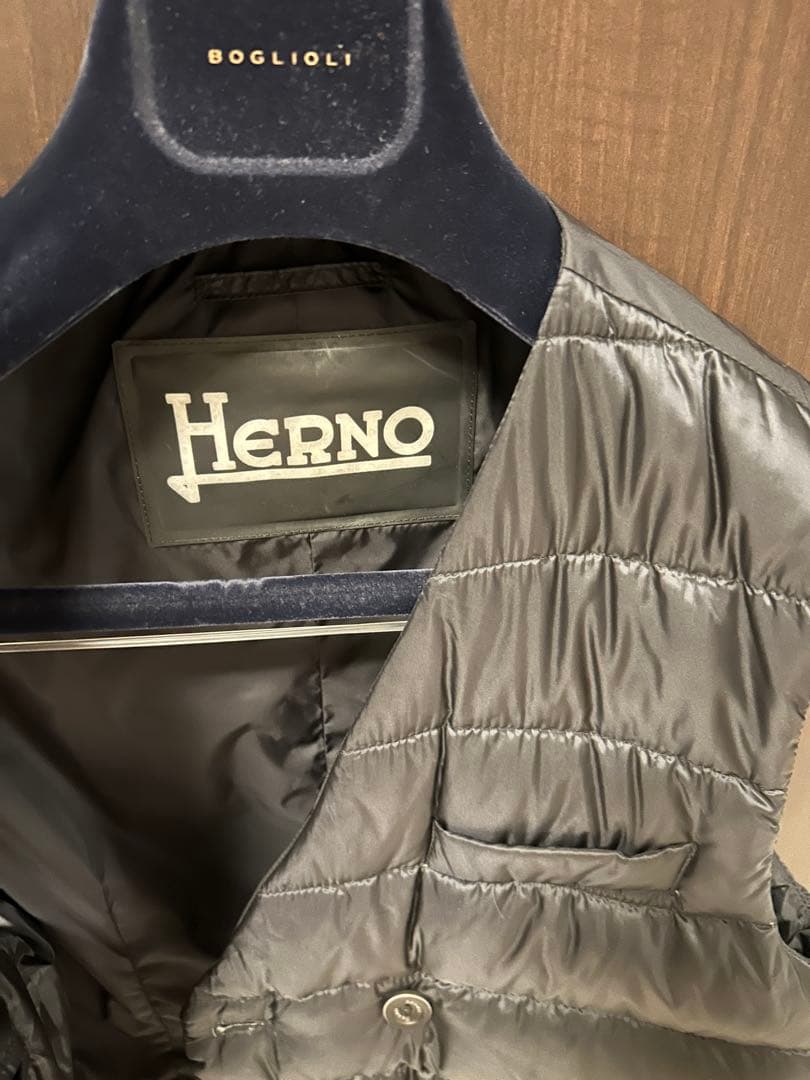 HERNO ヘルノ ダウン　ベスト サイズ44 ブラック　美品