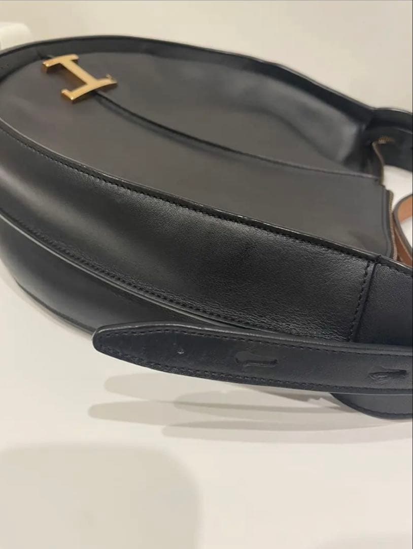 TOD’S トッズ Tタイムレス ホーボーバッグ ブラック ゴールド金具 レザー