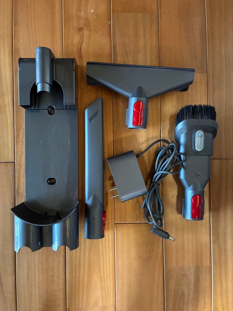 Dyson V8 slim fluffy 本体と付属品