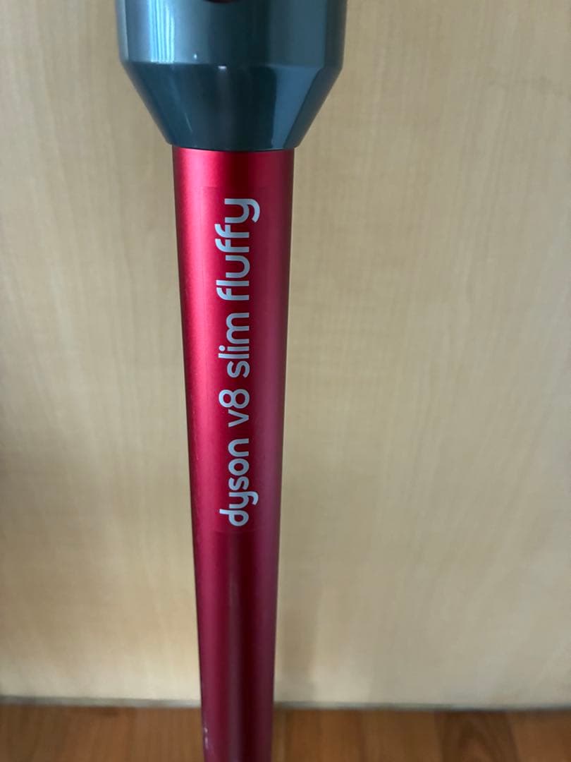 Dyson V8 slim fluffy 本体と付属品