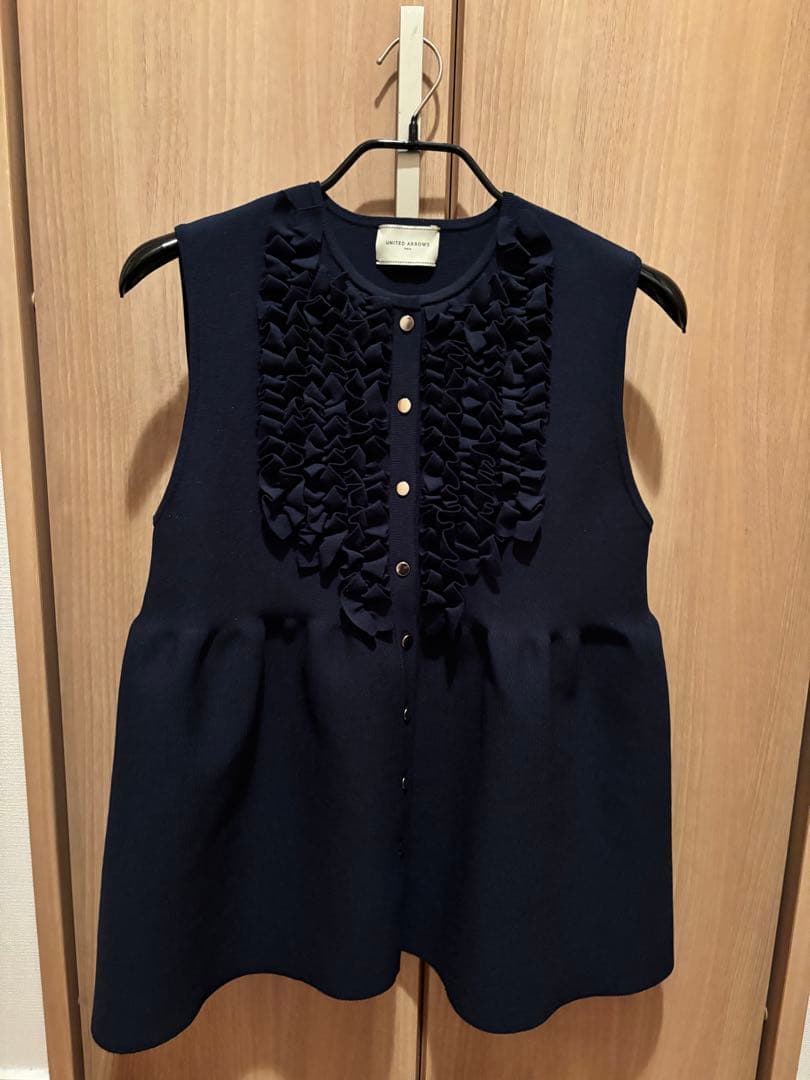 ミニフリルニットベスト　UNITED ARROWS