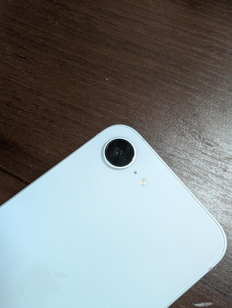 iPhone16e　Docomo版　128GB　利用制限◯　バッテリー100％