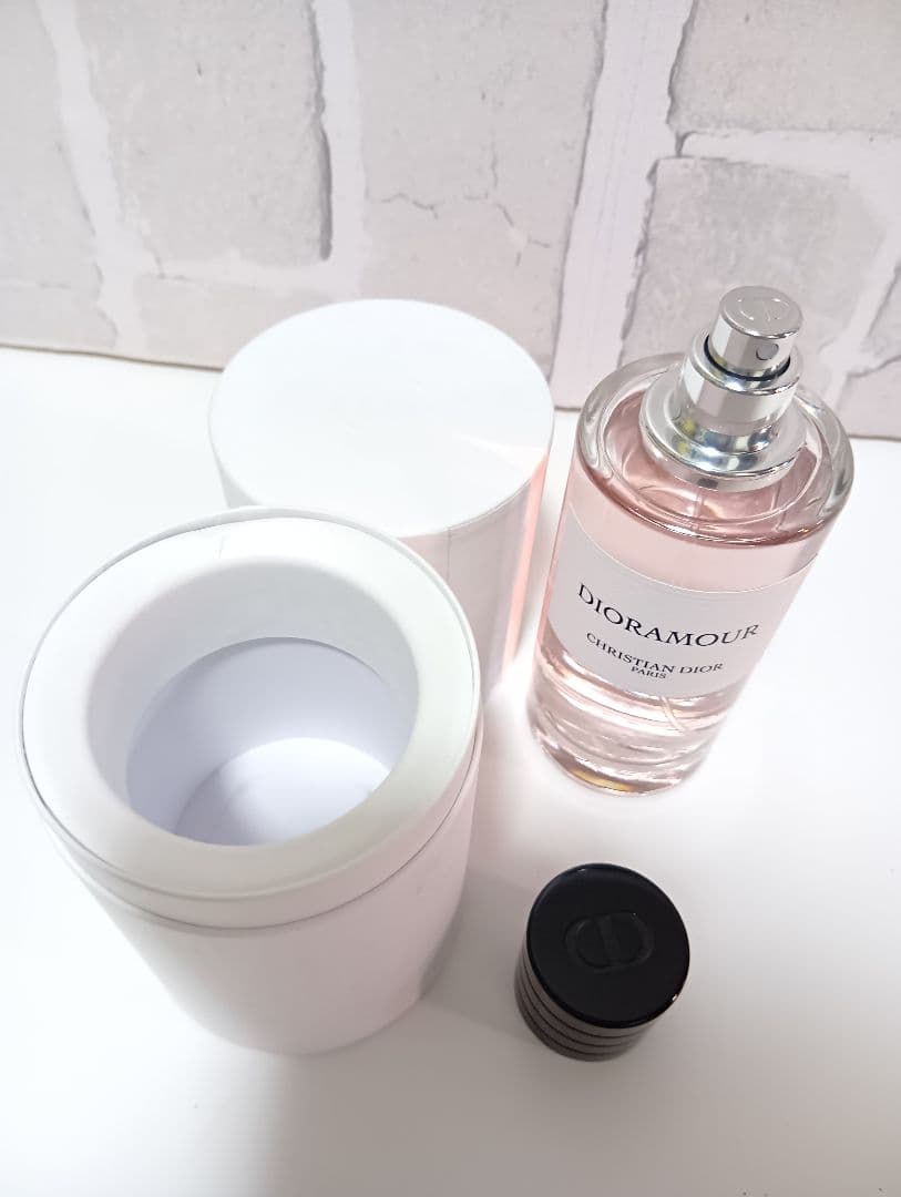 香水 dior　メゾンクリスチャンディオール　ディオラムール オードゥパルファン