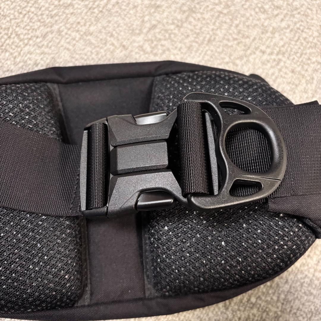 Hugoo ヒップシート ブラック ミルクティベージュ