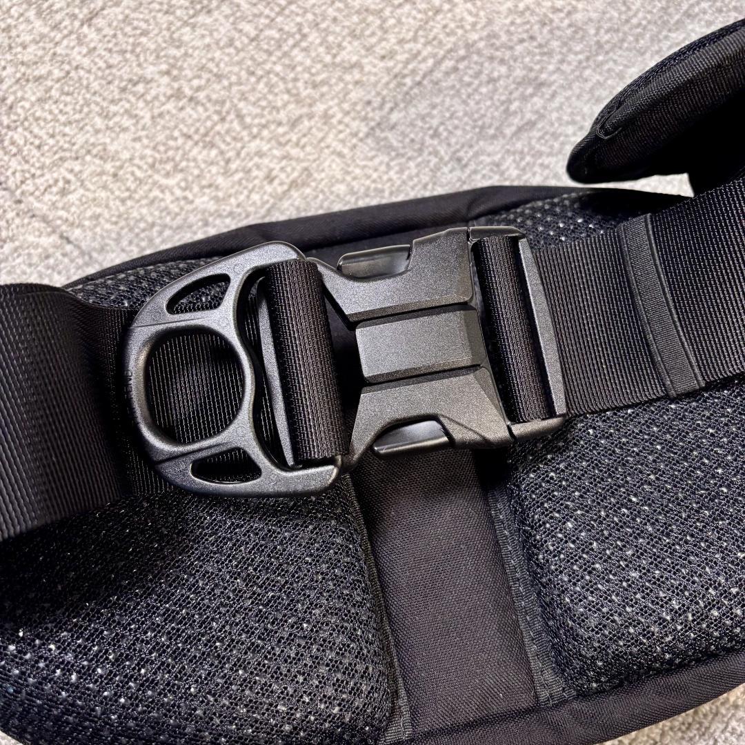 Hugoo ヒップシート ブラック ミルクティベージュ