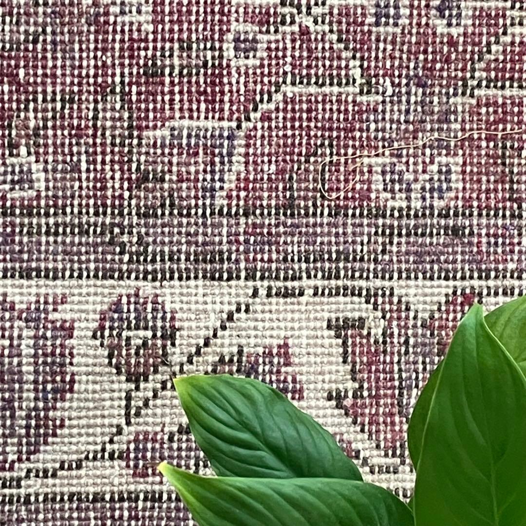 レッドパープル✳︎114×204✳︎ 囲みフラワー　ミルキー　トルコヴィンテージラグ