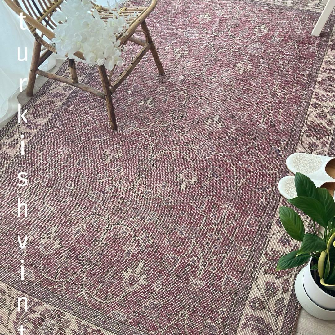 レッドパープル✳︎114×204✳︎ 囲みフラワー　ミルキー　トルコヴィンテージラグ