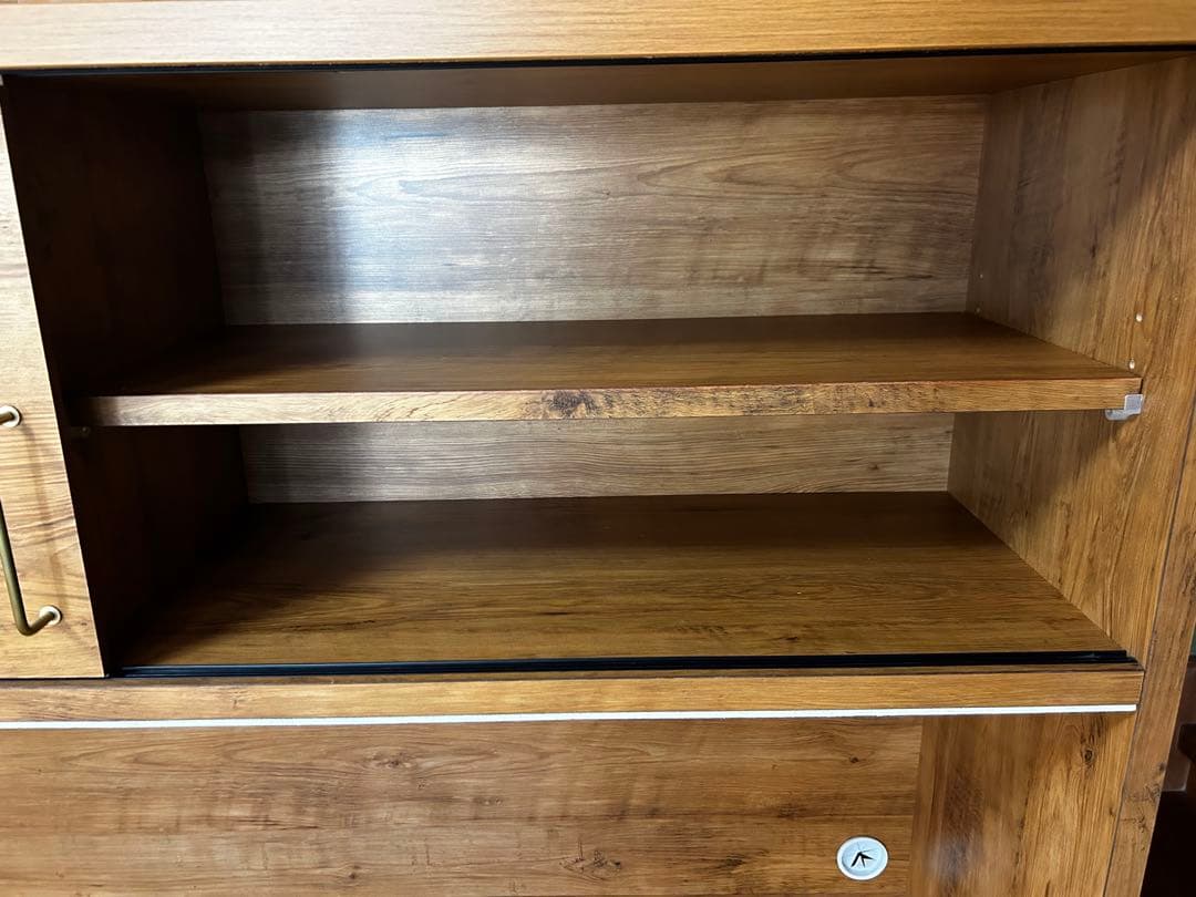 木目調食器棚 収納力抜群