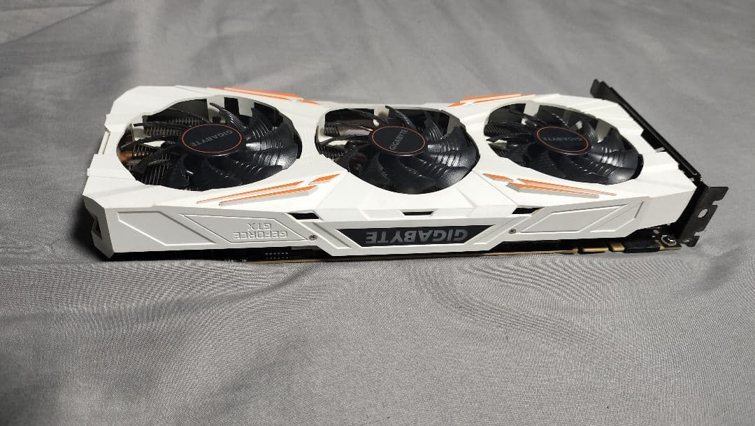 GIGABYTE GTX1080Ti 3ファン ホワイト