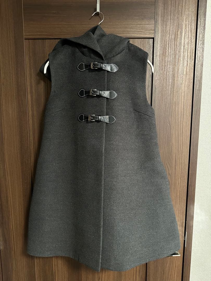 Bibiy. グレー フード付き ウール風ベスト