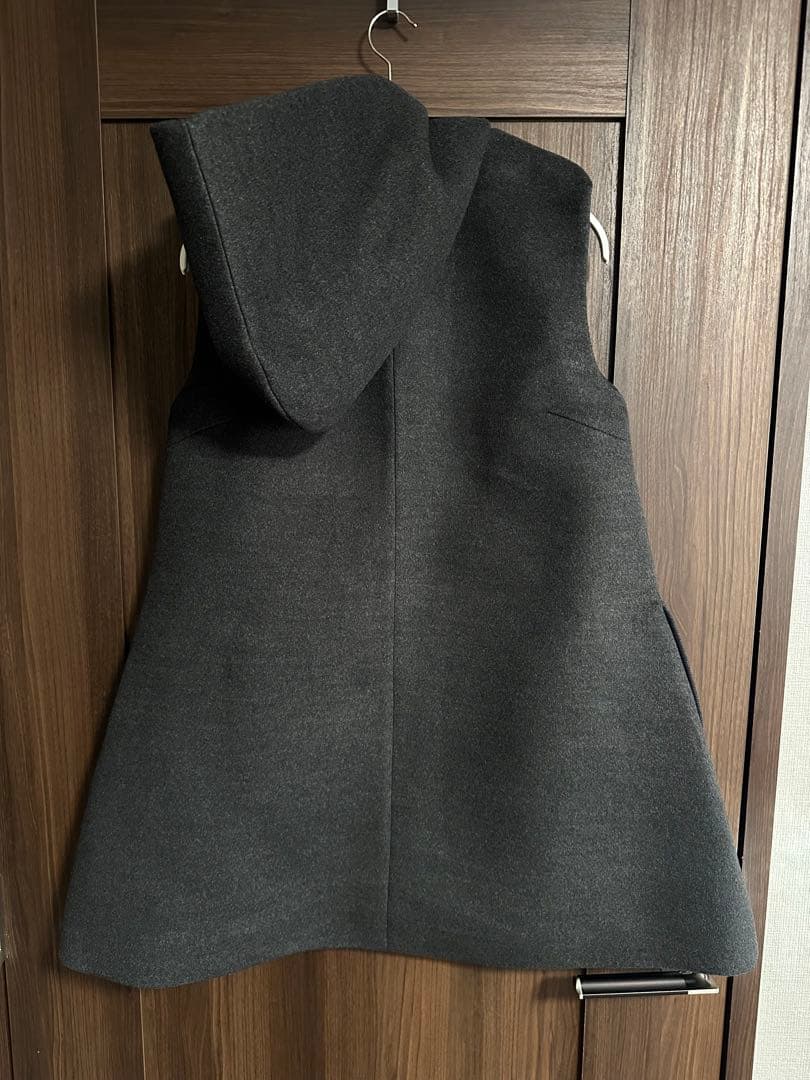 Bibiy. グレー フード付き ウール風ベスト