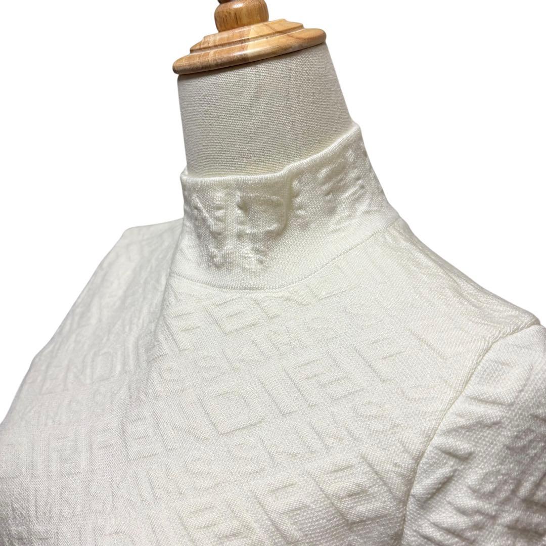 FENDI フェンディ　エンボスロゴ　ニットワンピース　白　サイズ40（M）