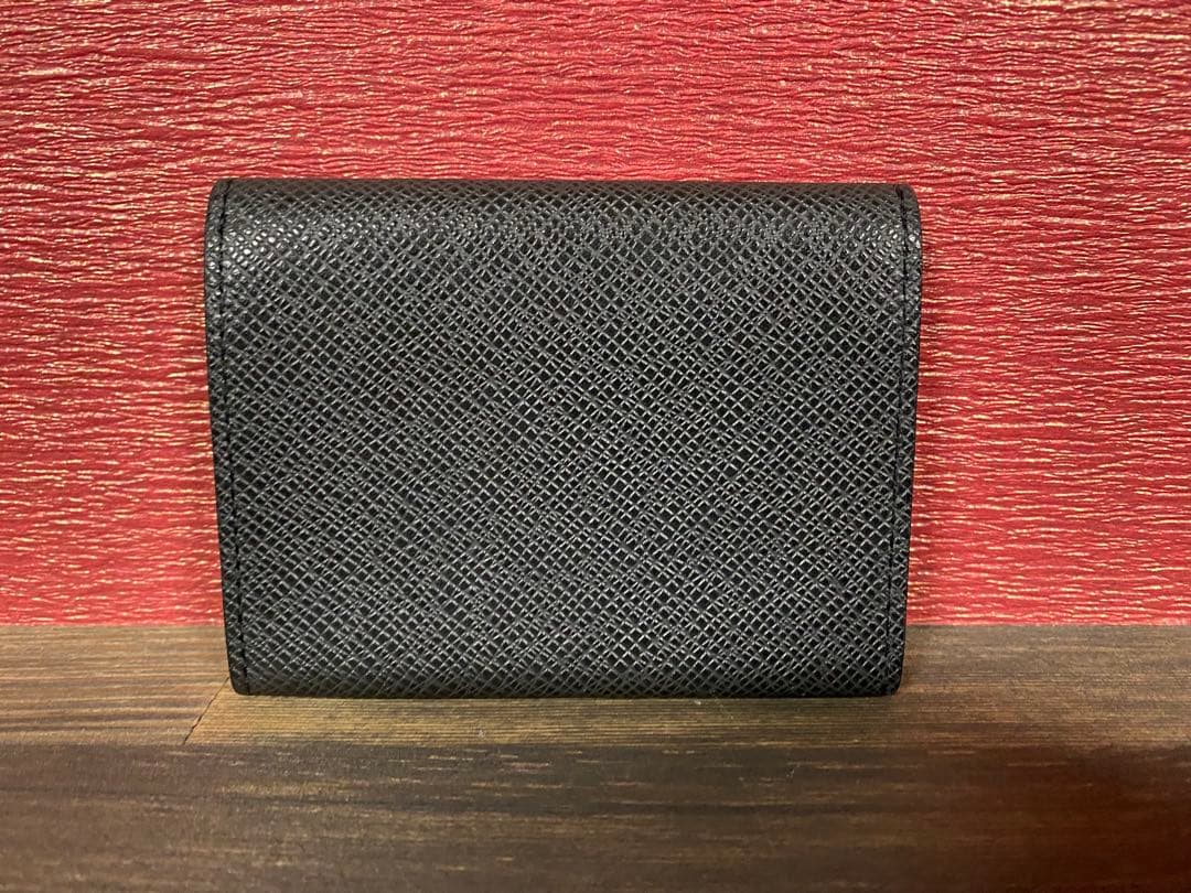 ルイヴィトン　ブラックレザー 名刺入れ LVロゴ