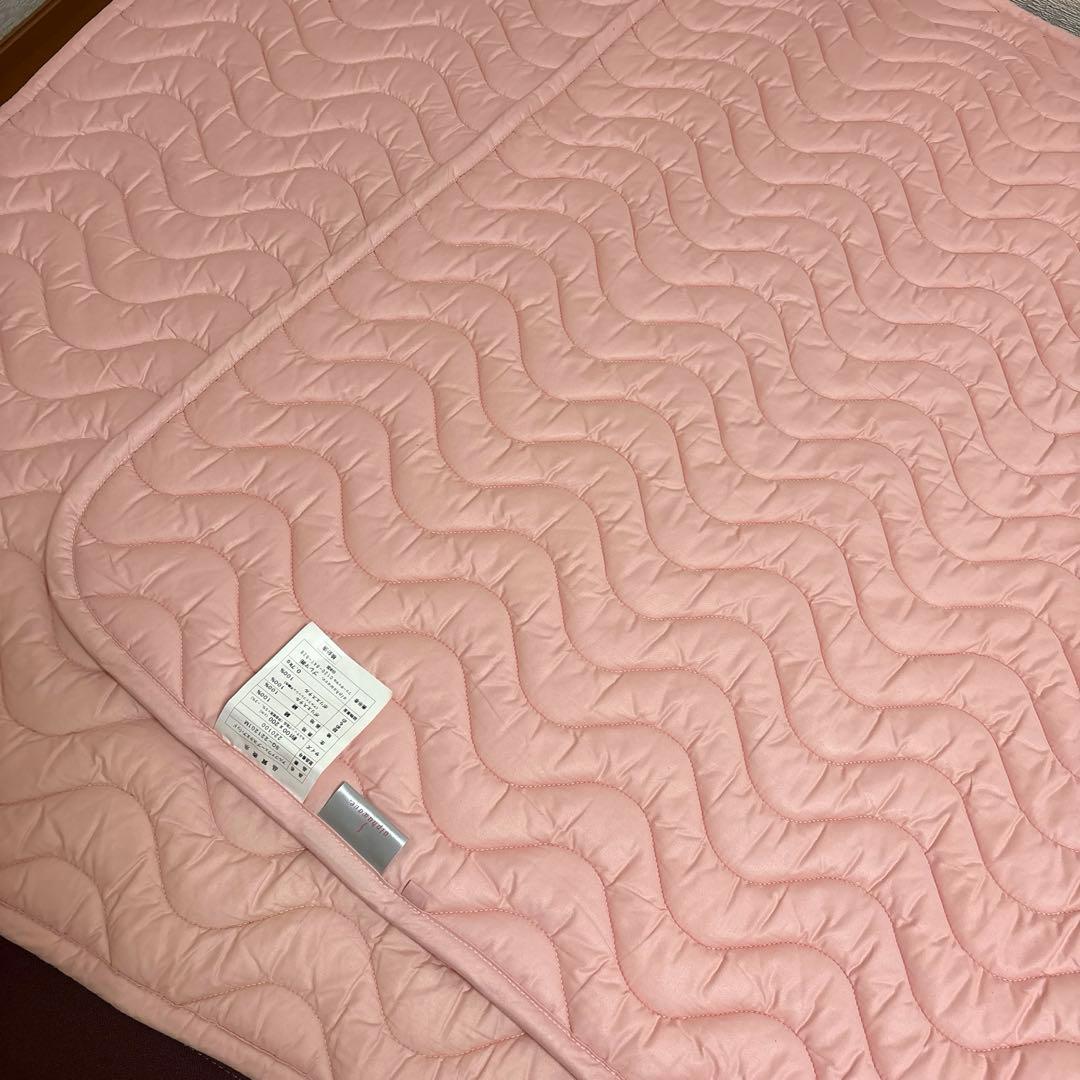 アルファウェーブ　敷きパッド　Mサイズ 高レベル遠赤外線　ピンク