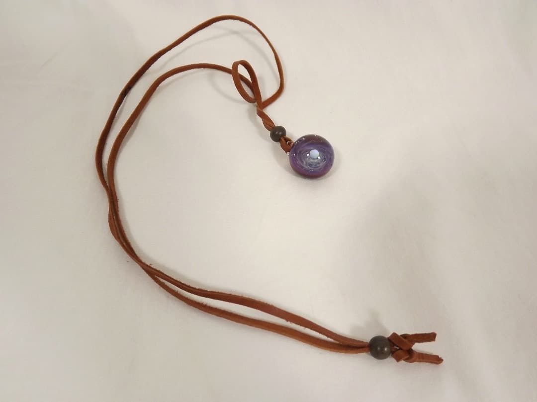 新品 赤タイプ　宇宙グラス　ホワイトオパール　ペンダント ネックレス