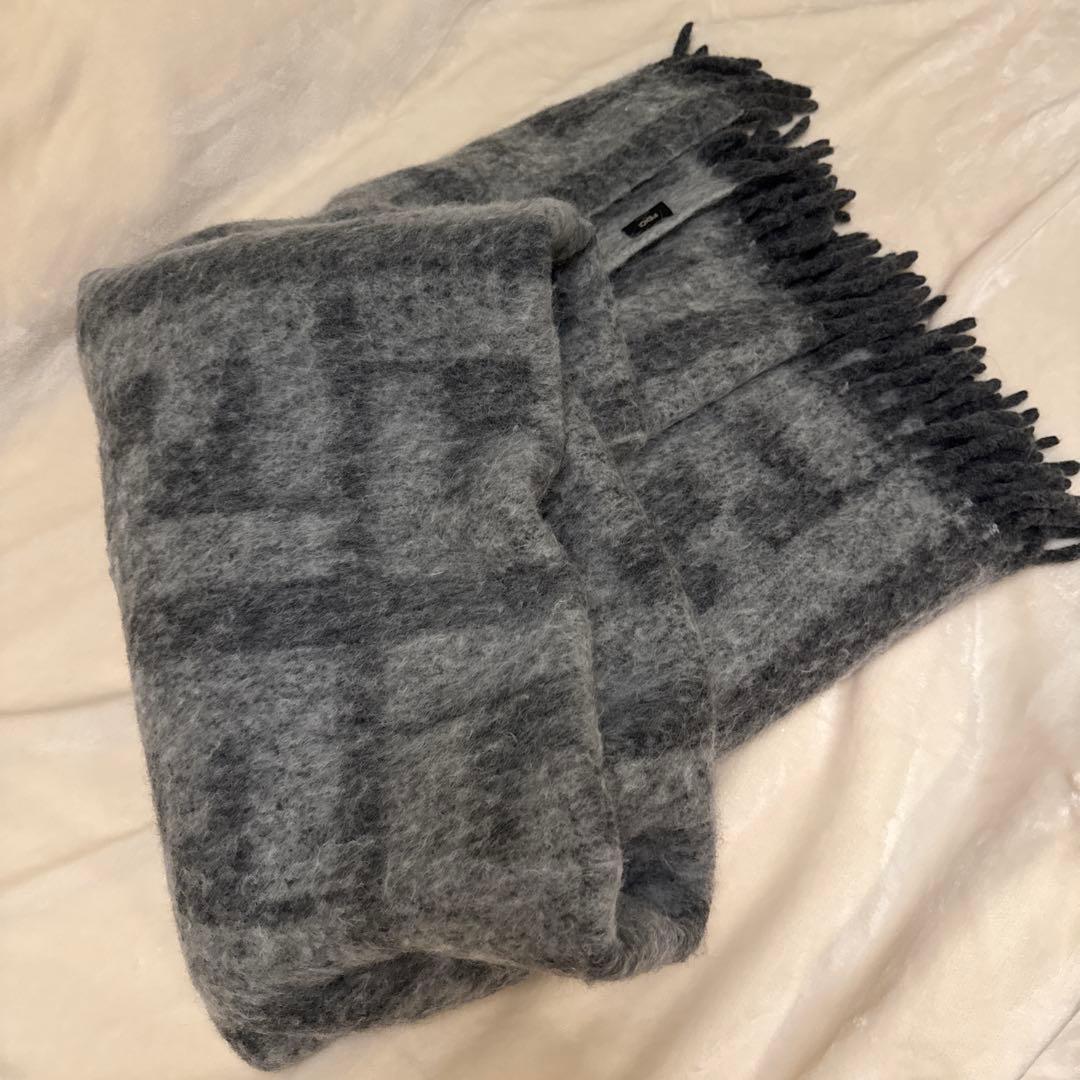 FENDI 大判 落ち着いたグレー色 ロゴデザインブランケット 秋冬