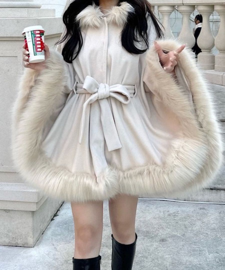 【Sページ】 PARTY フードファーケープコート オフホワイト