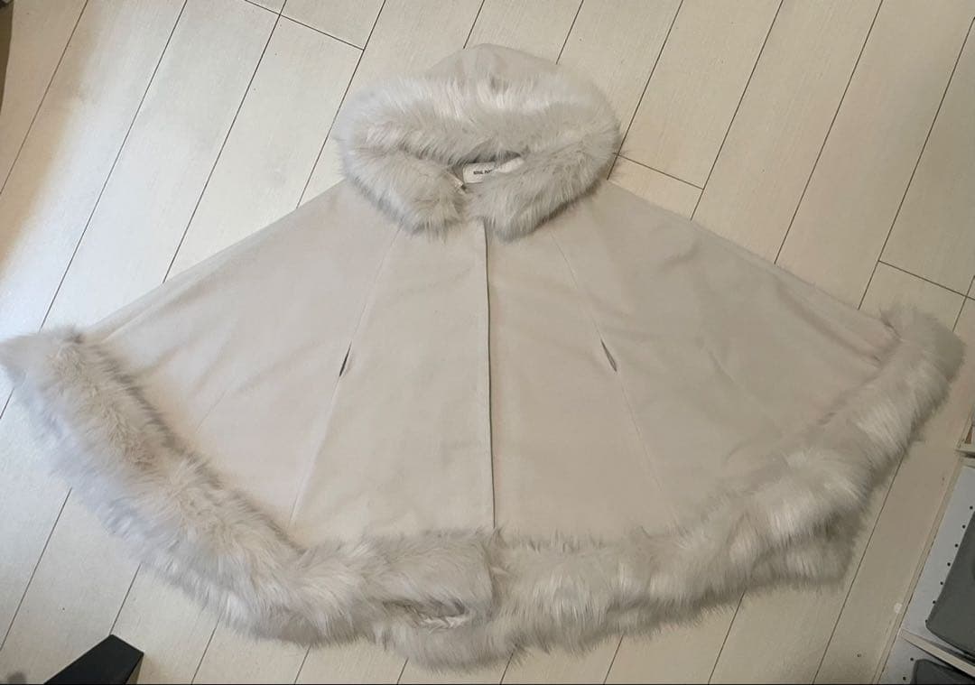 【Sページ】 PARTY フードファーケープコート オフホワイト