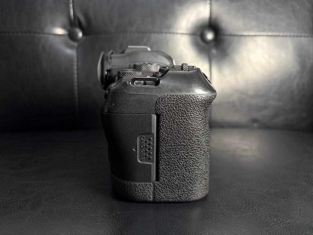 Canon EOS R6 デジタル一眼レフ 本体 バッテリー２個セット(073)